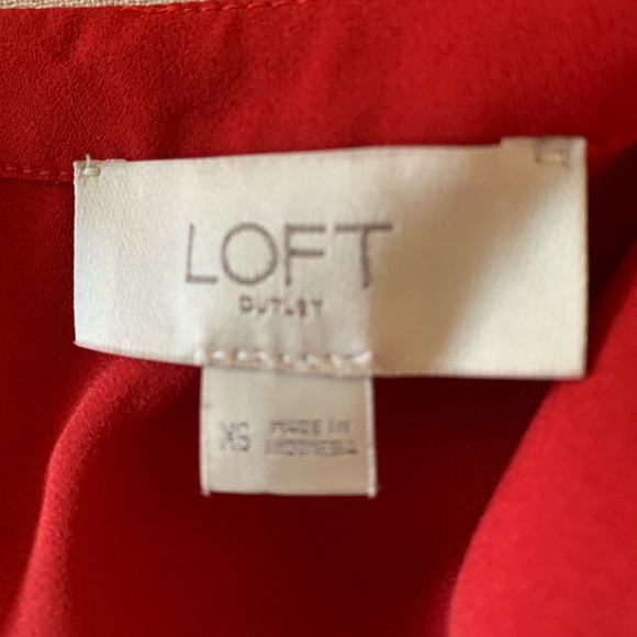 Loft Outlet blouse in pretty red color size xs💜 - Picture 4 of 5